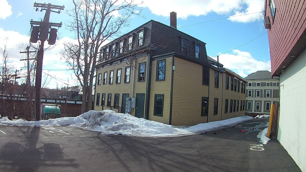 More Photos Of 2 Charles St, Methuen Freestanding For Lease
