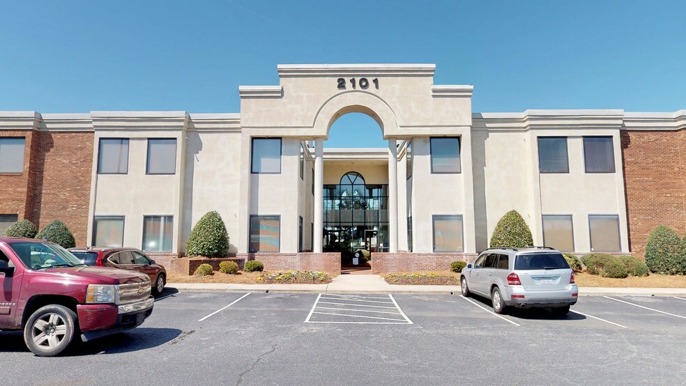 More Photos Of 2101 N Sardis Rd, Charlotte Office For Sale