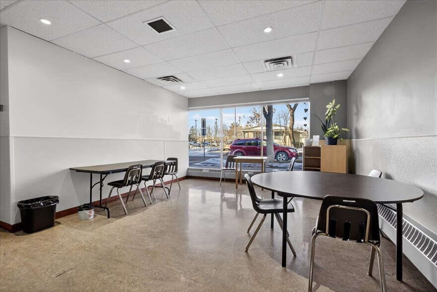 More Photos Of 11831 123 St NW, Edmonton Office For Sale