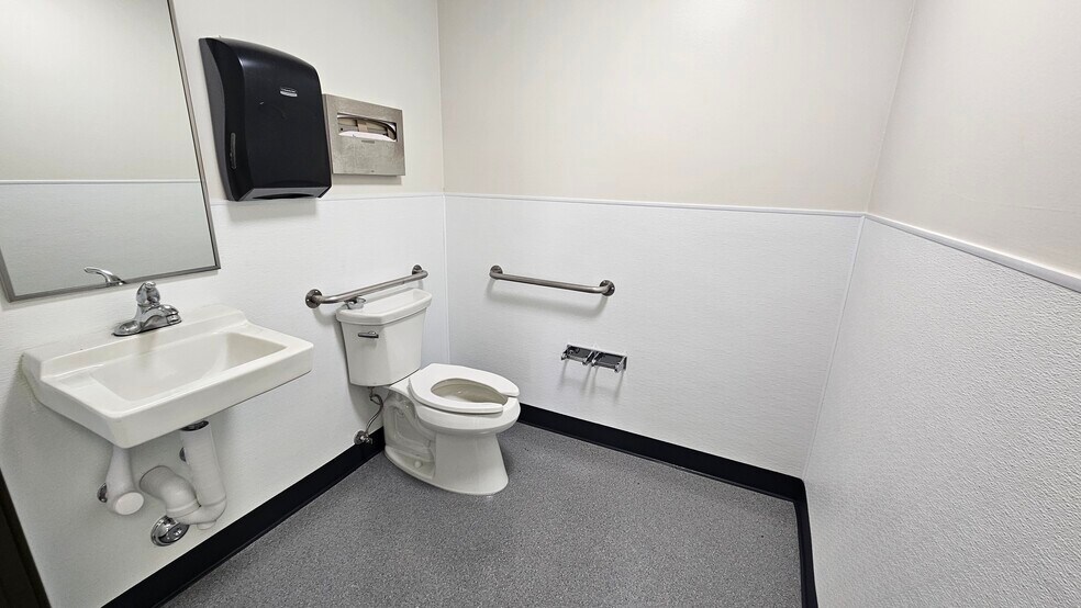 More Photos Of 16801-16811 S Central Ave, Carson Warehouse For Lease