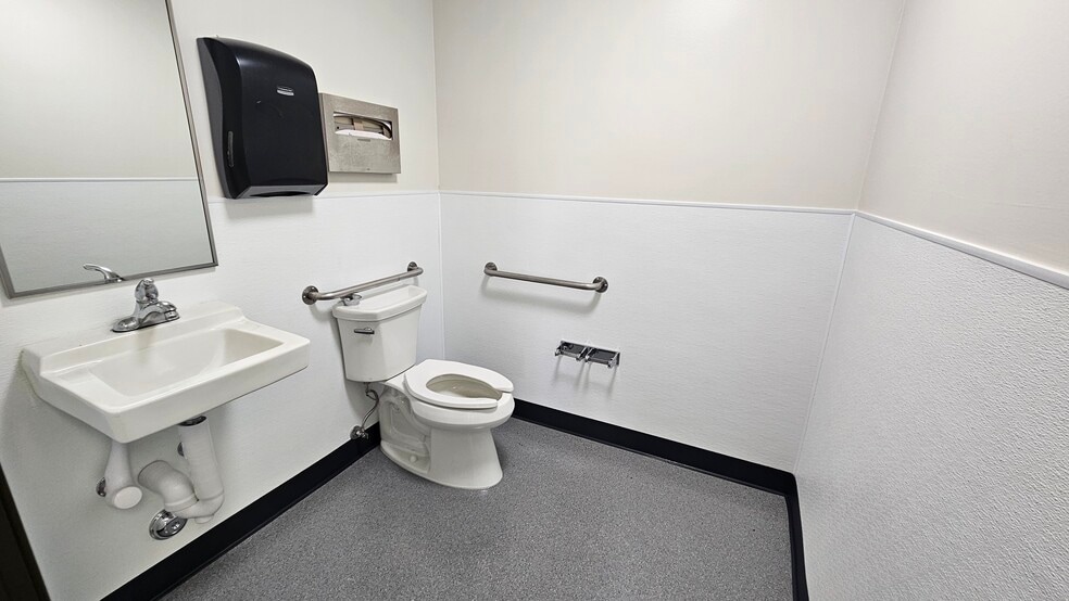 More Photos Of 16801-16811 S Central Ave, Carson Warehouse For Lease