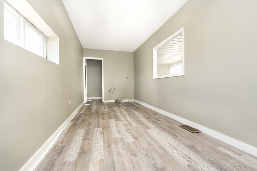 More Photos Of 11415 Chamberlain Rd, Mantua Warehouse For Sale
