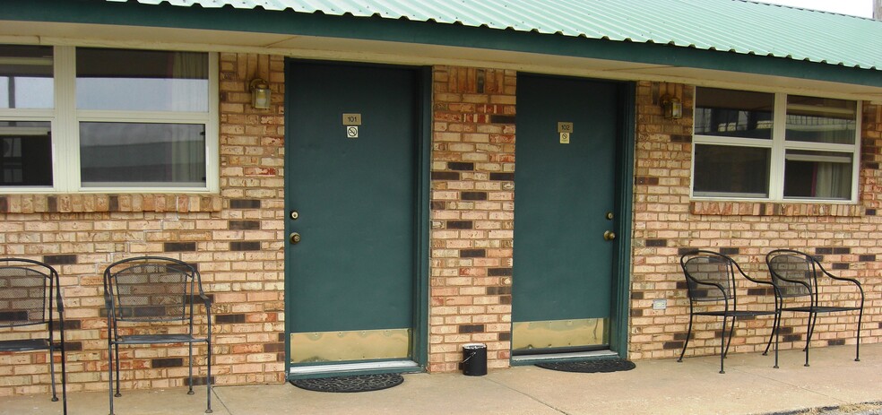 More Photos Of 1720 S Grand Ave, Cherokee Hotel For Sale