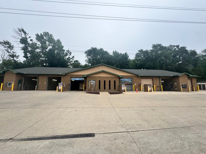 Primary Photo Of 4105 Gordon Dr, Sioux City Carwash For Sale