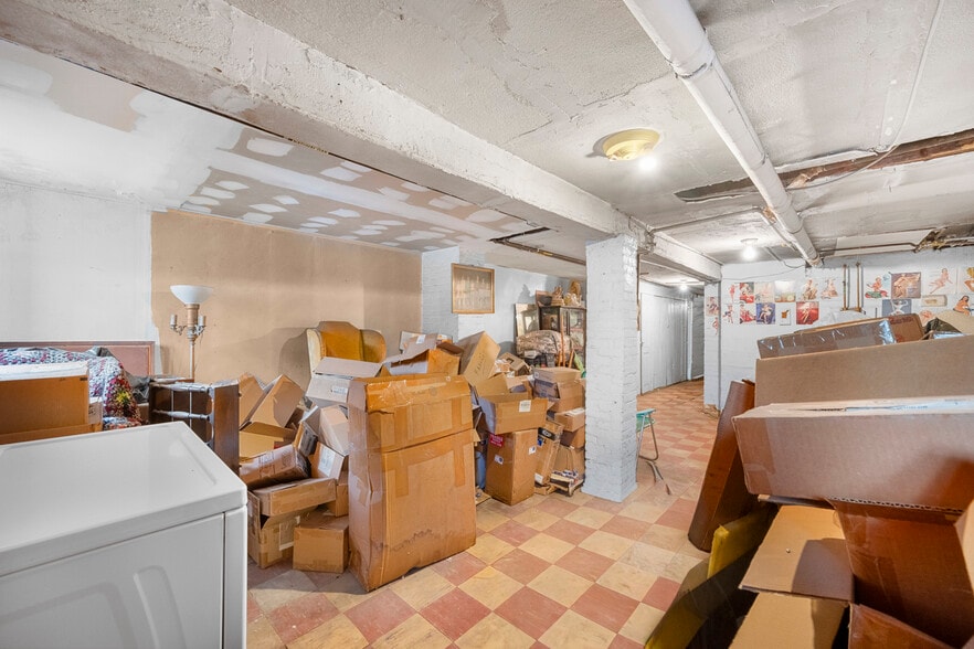 More Photos Of 3172 44th St, Astoria Multifamily For Sale