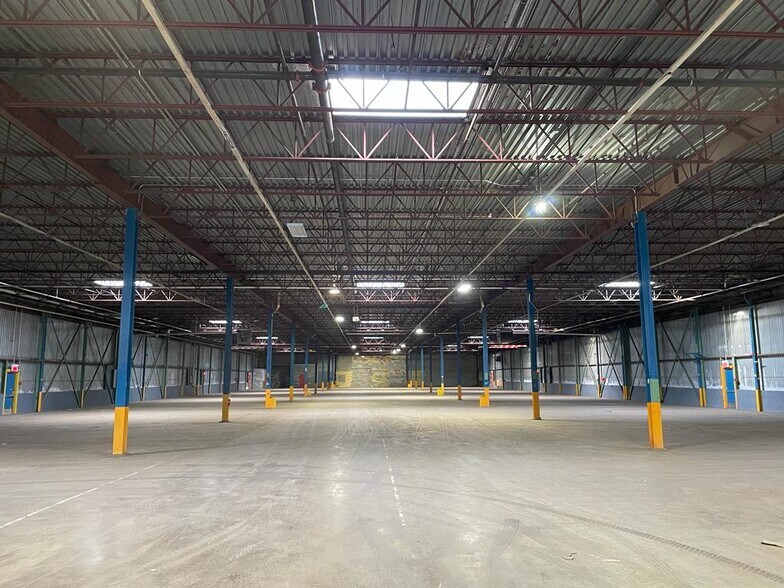 More Photos Of 35-75 Rue De L'acier, Coteau-du-lac Manufacturing For Lease