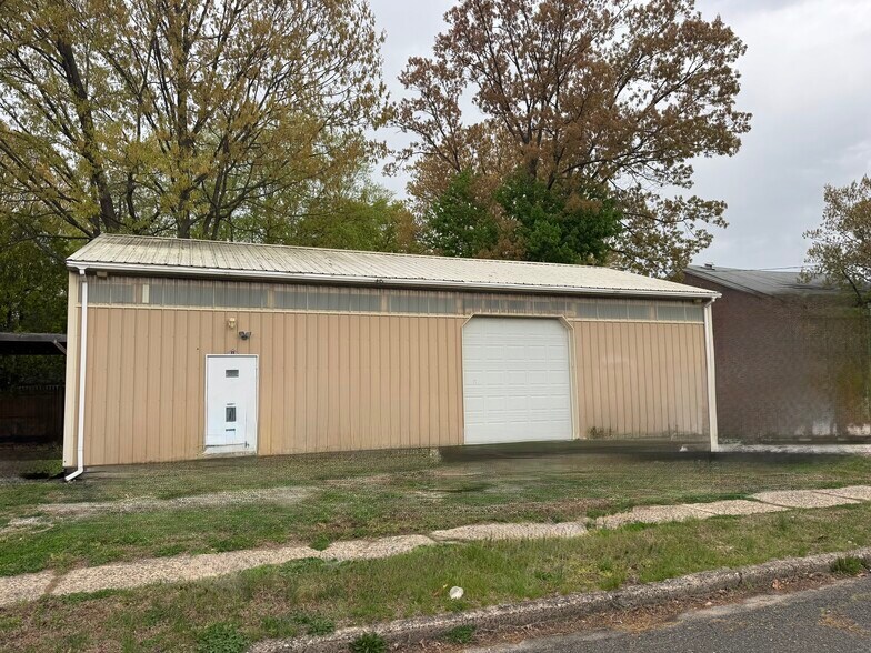 More Photos Of 400 Magnolia St, Beverly Warehouse For Sale