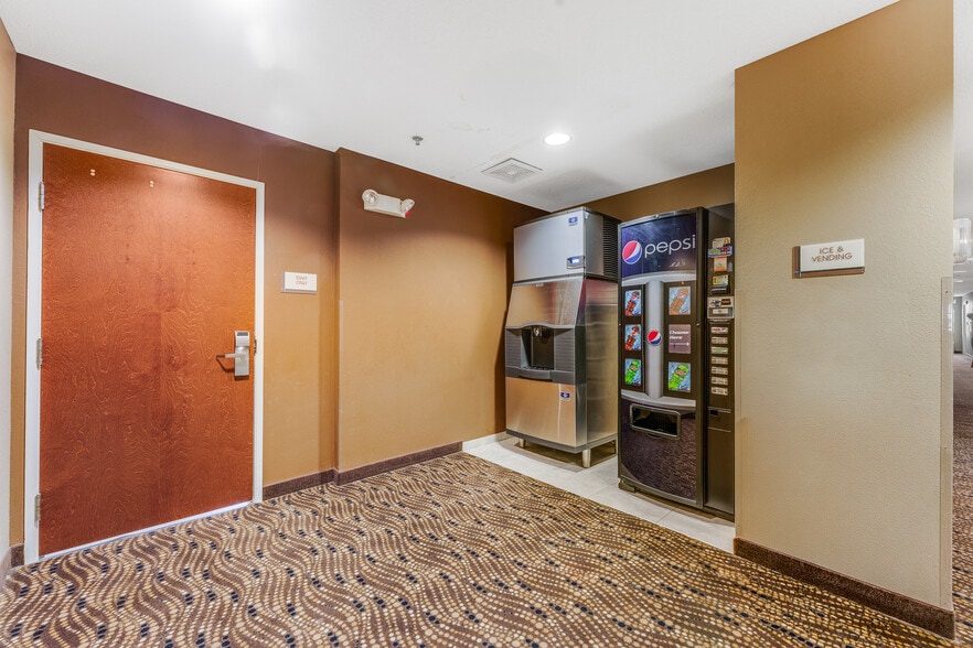 More Photos Of 20 Southland Dr, Fairmont Hotel For Sale