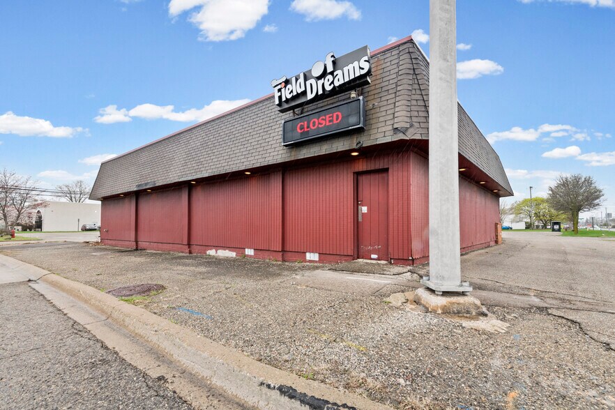 More Photos Of 1090 Rochester Rd, Troy Restaurant For Sale