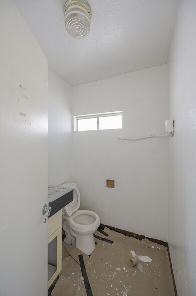 More Photos Of 1770 Highway 95, Bullhead City Specialty For Sale