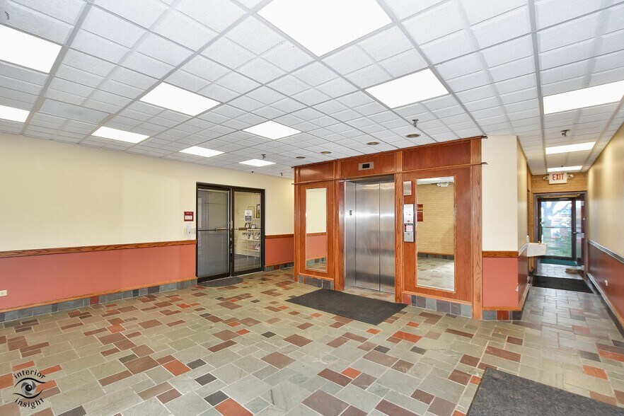 More Photos Of 17926 S Halsted St, Homewood Office For Sale