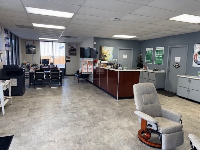 More Photos Of 220 Longwood Dr, Richmond Hill General Retail For Sale