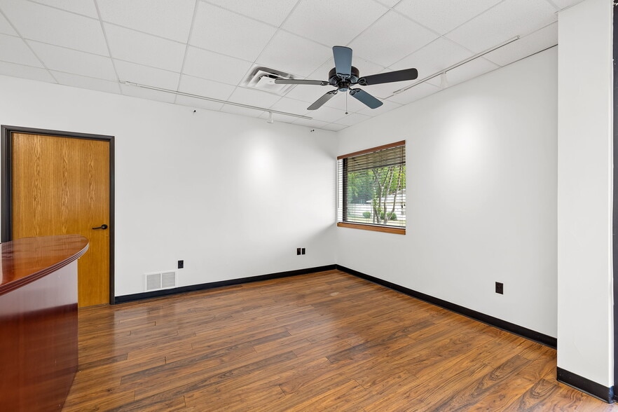 More Photos Of 1515 E Belt Line Rd, Carrollton Office Residential For Sale