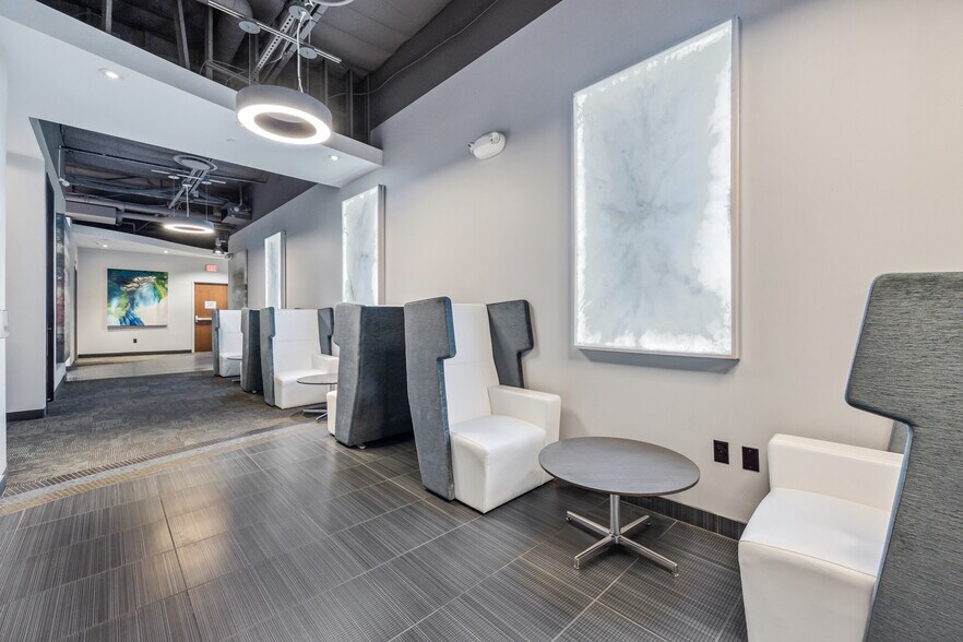 More Photos Of 7135 E Camelback Rd, Scottsdale Coworking Space