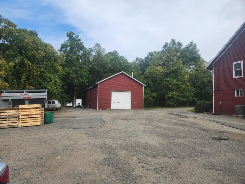 More Photos Of 23 Taylortown Rd, Montville Warehouse For Sale