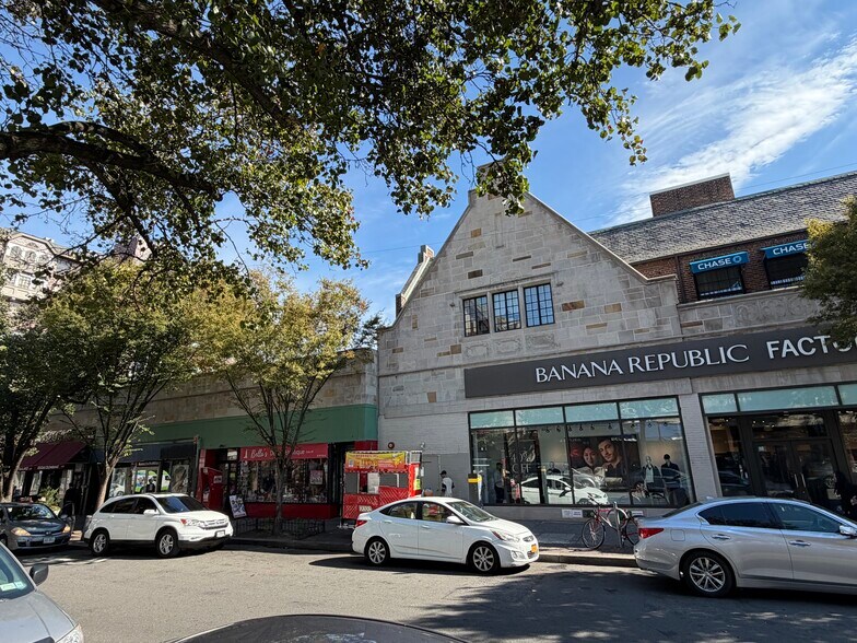 More Photos Of 3701-3712 82nd St, Jackson Heights General Retail For Lease