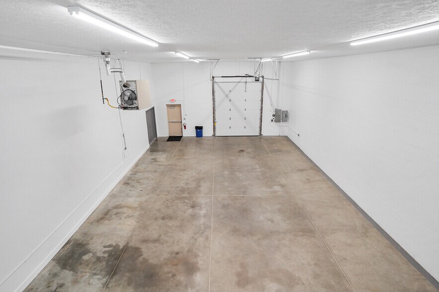 More Photos Of 1337 Commerce Dr, Stow Warehouse For Sale