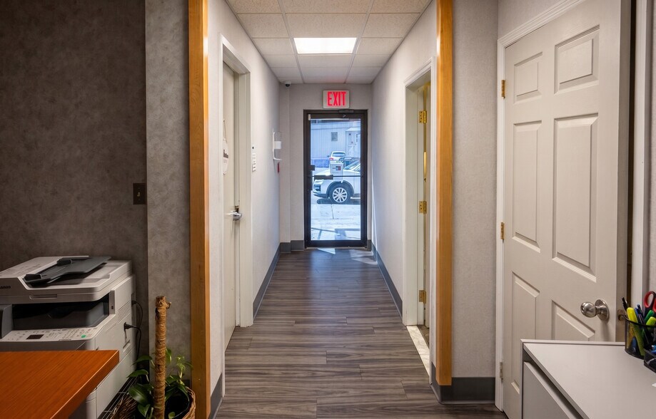 More Photos Of 7807 41st Ave, Elmhurst Flex For Lease