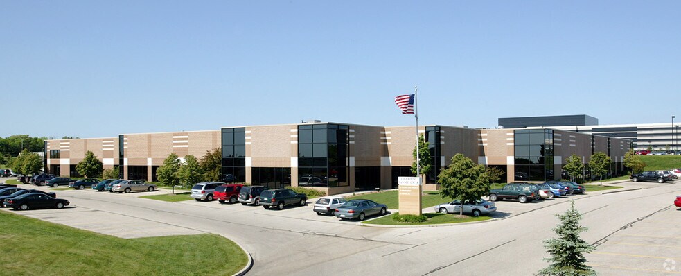 More Photos Of W165 N5731 Ridgewood Dr, Menomonee Falls Warehouse For Lease