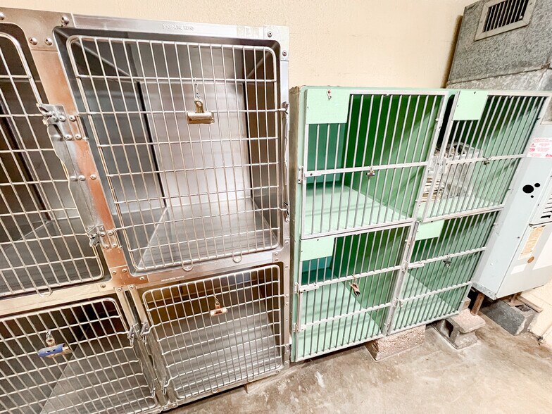More Photos Of 3400 N Big Spring St, Midland Veterinarian Kennel For Sale