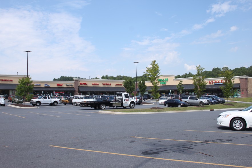 More Photos Of 109-143 Commons Dr, Franklin General Retail For Lease
