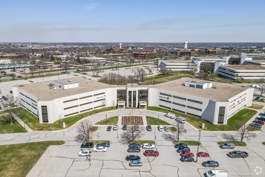 More Photos Of 1501 50th St, West Des Moines Office For Lease