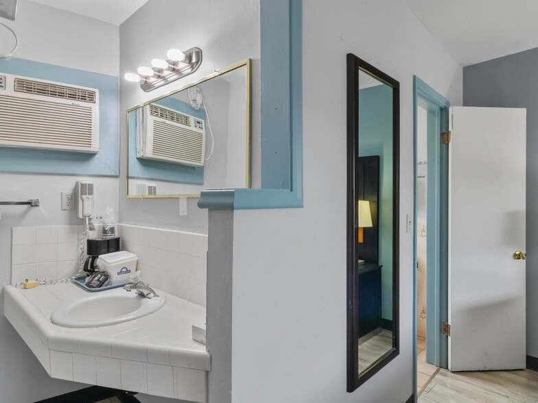 More Photos Of 180 E Center St, Panguitch Hotel For Sale