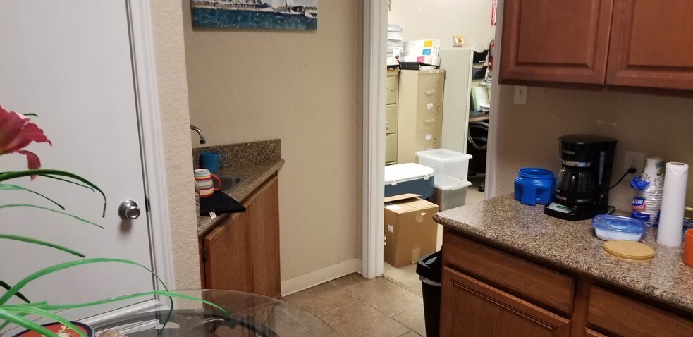 More Photos Of 2115 61st St, Galveston Storefront Retail Office For Lease