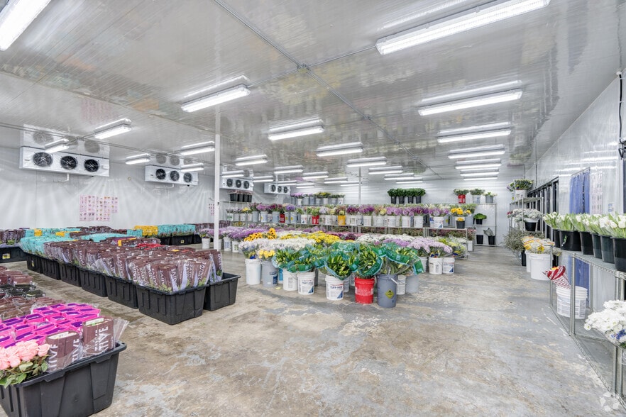 More Photos Of 7999 Hansen Rd, Houston Unknown For Lease