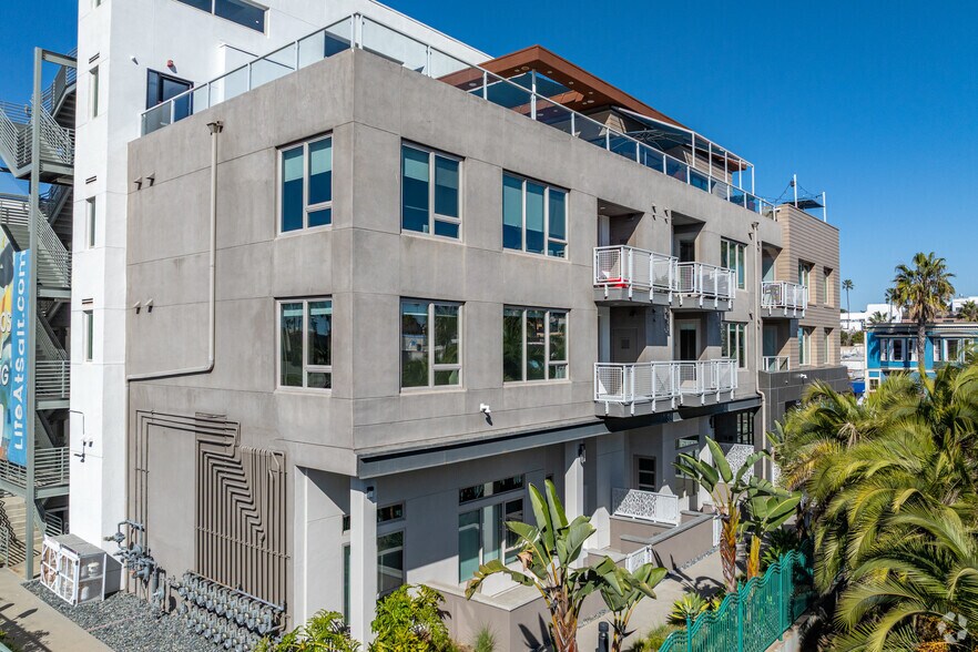 More Photos Of 371 N Cleveland St, Oceanside Apartments For Lease