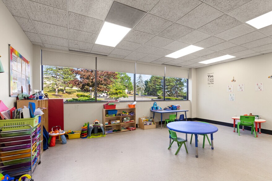 More Photos Of 55 Tozer Rd, Beverly Office For Lease