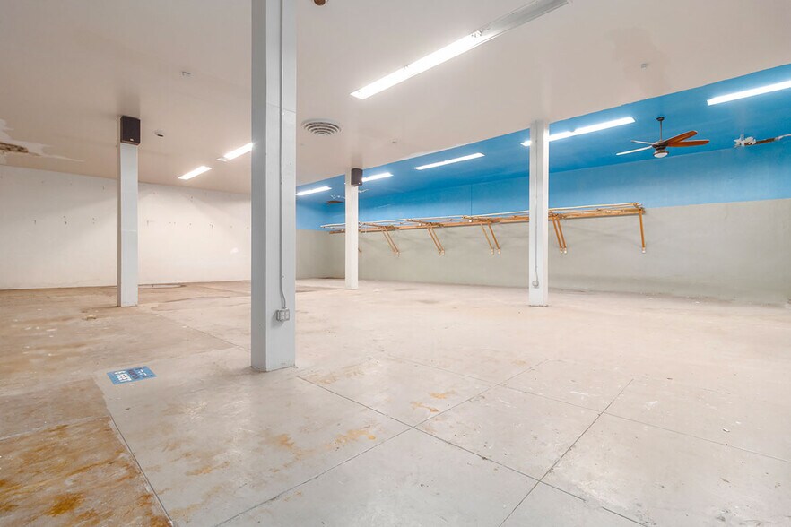 More Photos Of 138 Kamehameha Ave, Hilo Storefront For Sale
