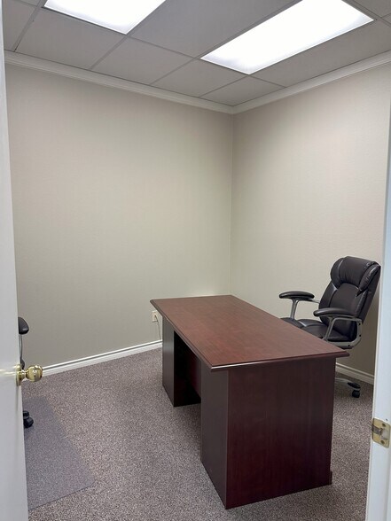 More Photos Of 901 N Mallard St, Palestine Medical For Sale