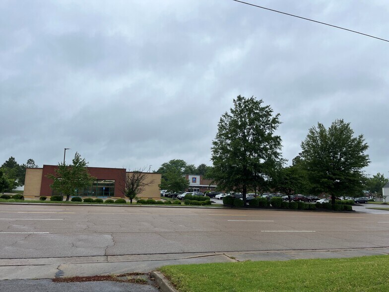 Primary Photo Of 2841 Kirby Whitten Rd, Bartlett Freestanding For Sale