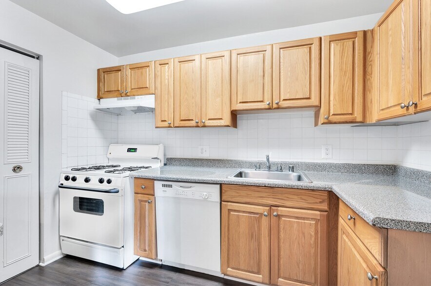 More Photos Of 6441 Livingston Rd, Oxon Hill Apartments For Sale