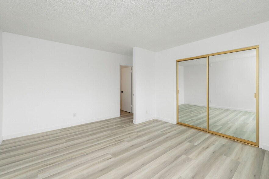 More Photos Of 935 W 10th St, San Pedro Apartments For Sale