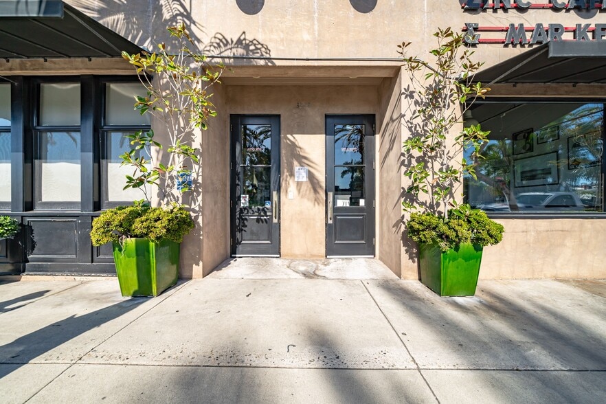 More Photos Of 3222 E Coast Hwy, Corona Del Mar General Retail For Lease