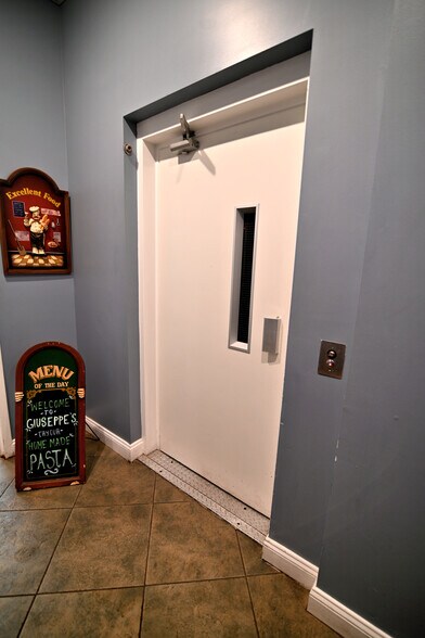 More Photos Of 15120 Washington St, Haymarket Restaurant For Sale