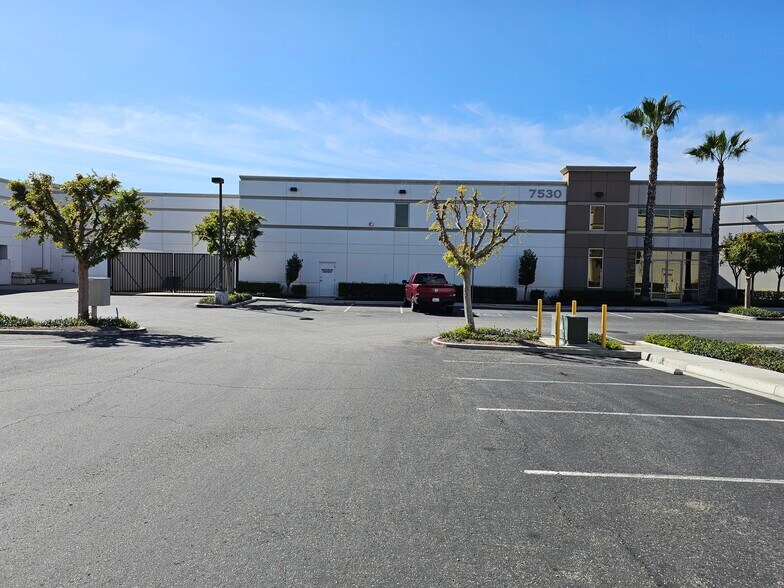 More Photos Of 7530 Jurupa Ave, Riverside Warehouse For Lease