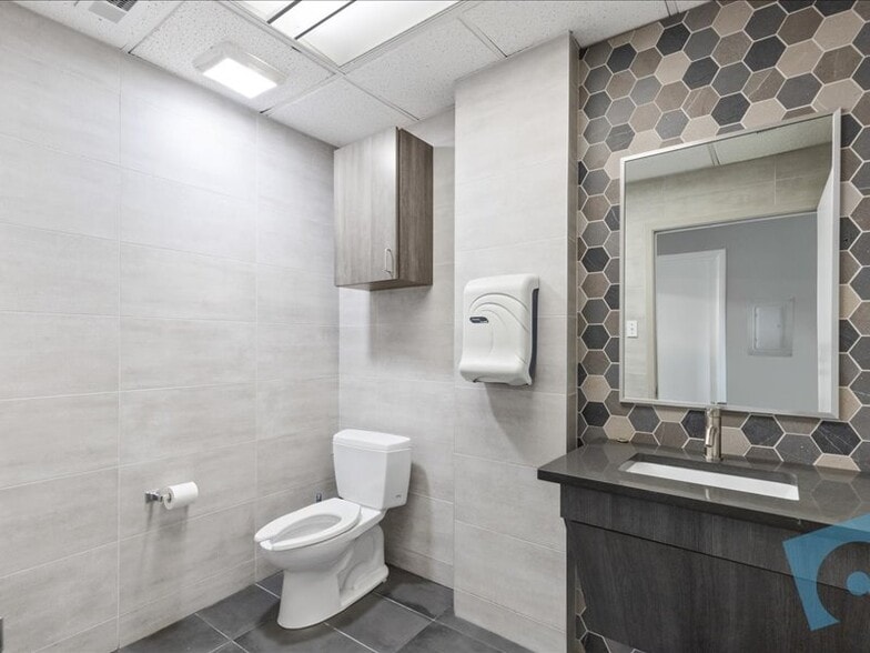 More Photos Of 7291 Glenview Dr, North Richland Hills Office For Sale