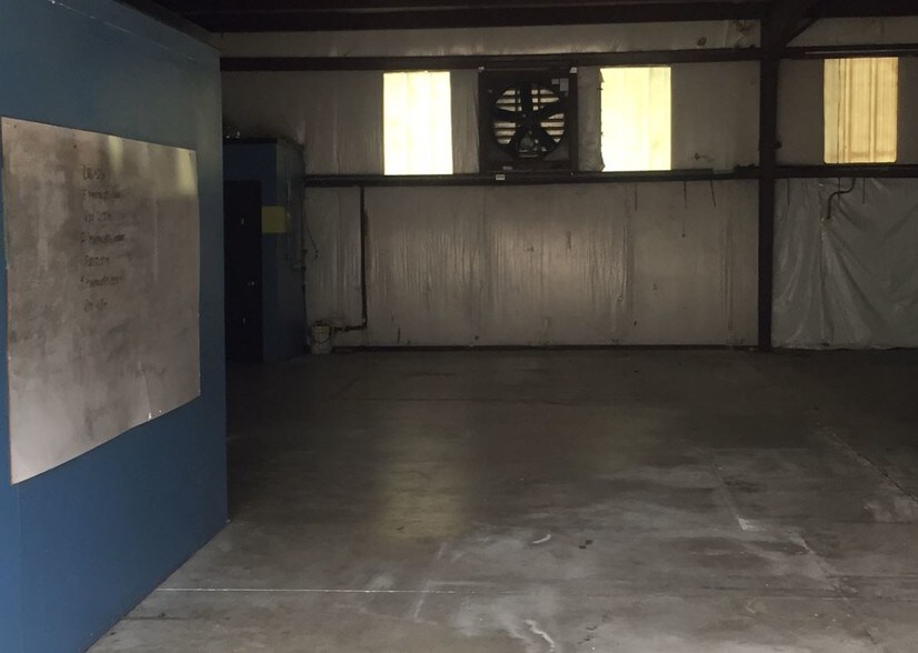More Photos Of 17225 Hufsmith Kohrville Rd, Tomball Warehouse For Lease