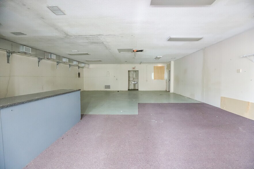 More Photos Of 2803 NW 6th St, Gainesville Freestanding For Lease