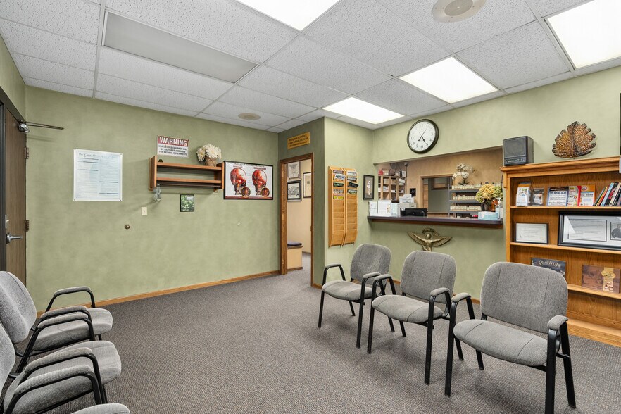 More Photos Of 822-826 S Hastings Way, Eau Claire Medical For Sale