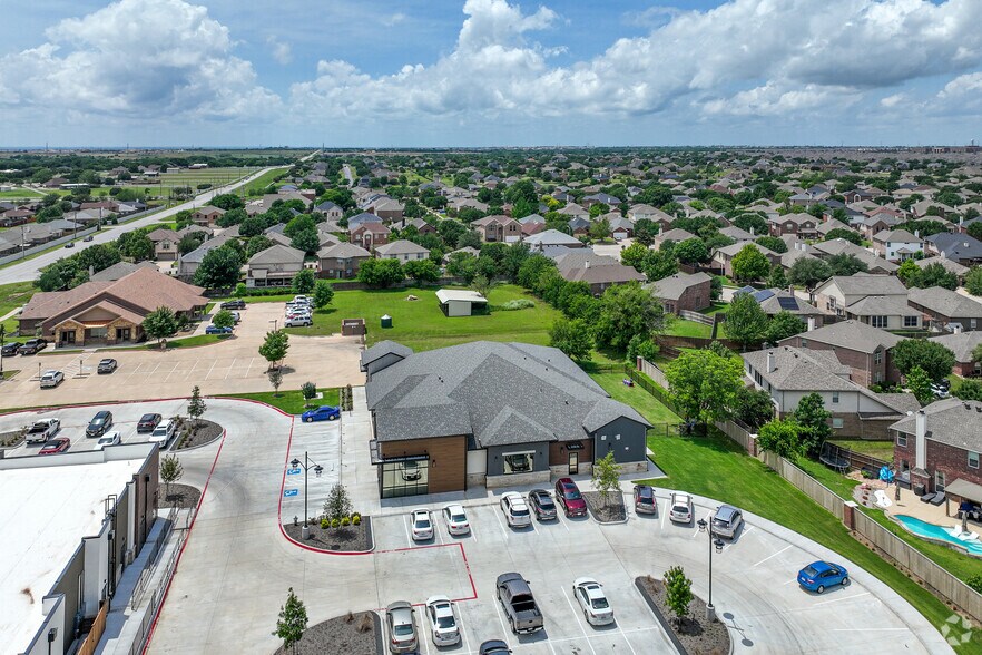 More Photos Of 516 W Bonds Ranch Rd, Fort Worth Medical For Sale