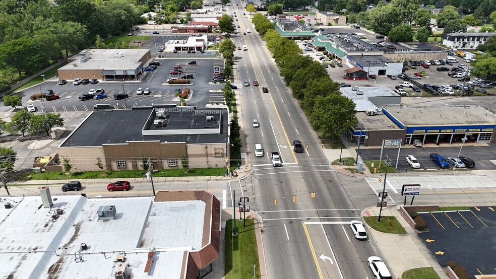 More Photos Of 29901 Ford Rd, Garden City Storefront For Lease