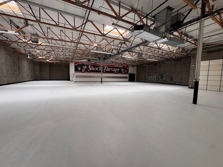 More Photos Of 23011 N 16th Ln, Phoenix Warehouse For Lease