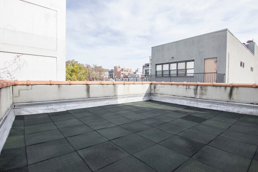 More Photos Of 30-07 39th Ave, Long Island City Office For Lease