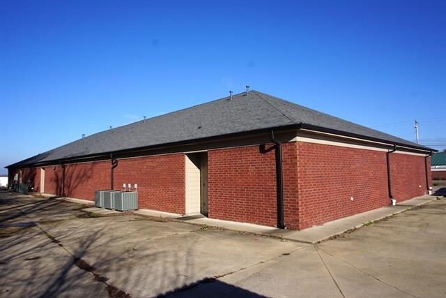 More Photos Of 249A W Church St, Lexington Medical For Lease