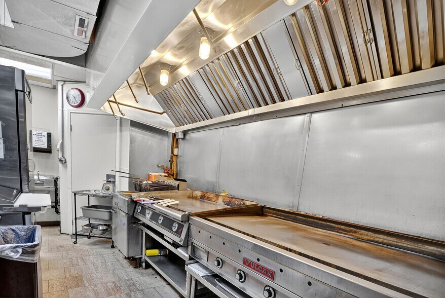 More Photos Of 550 McKeesport Rd, Elizabeth Freestanding For Sale