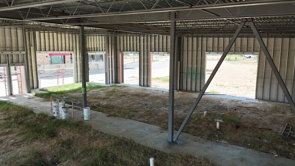 More Photos Of 7518 McPherson Rd, Laredo General Retail For Sale